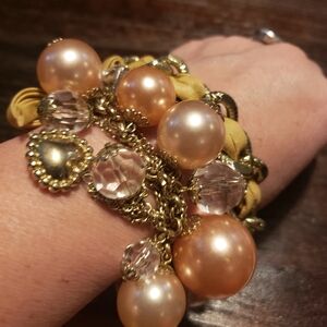 Elegant Gold and Pearl Bracelet